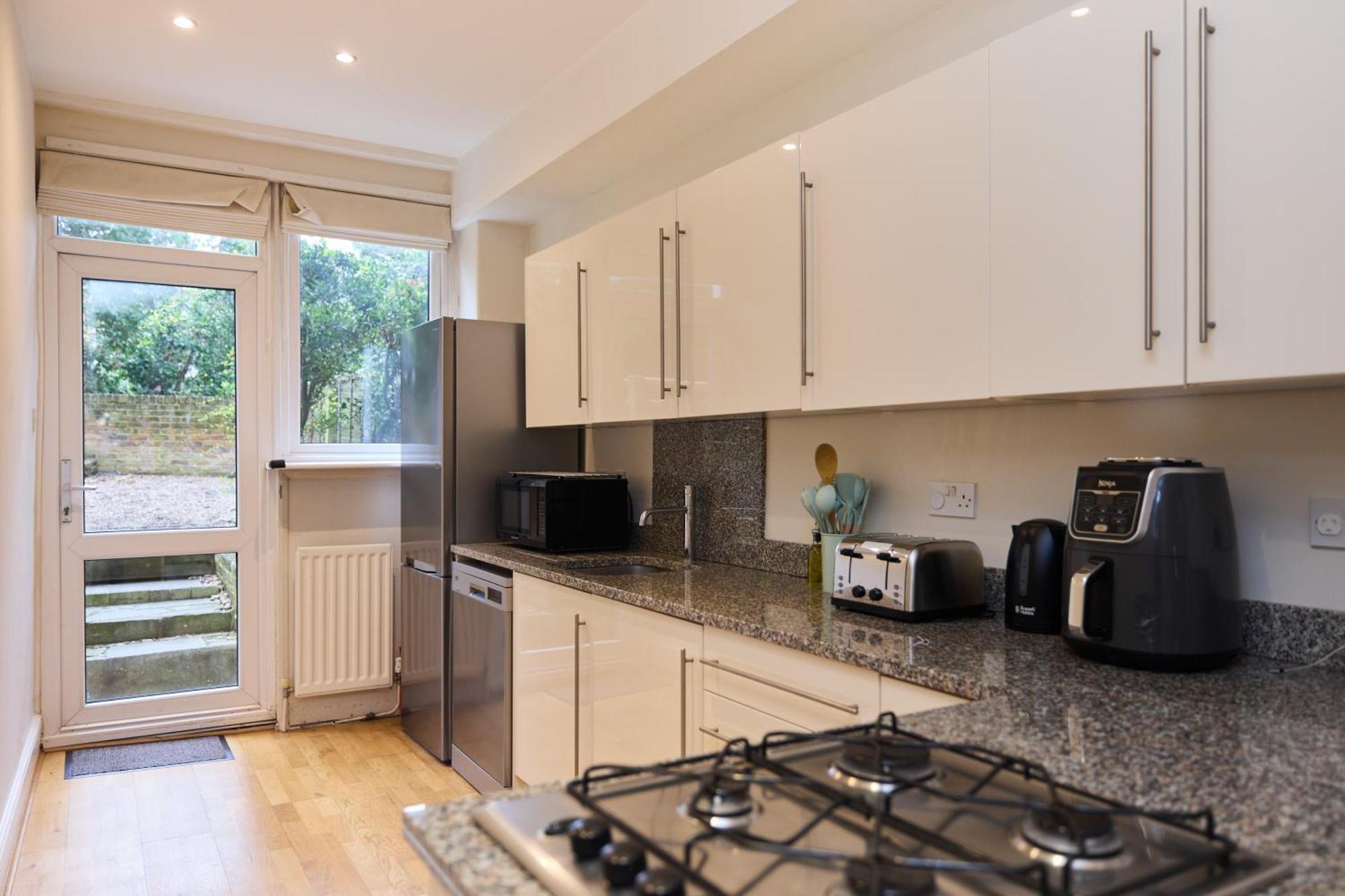 The West Kensington Hideout - Cozy 2bdr Flat With Garden Apartamento
